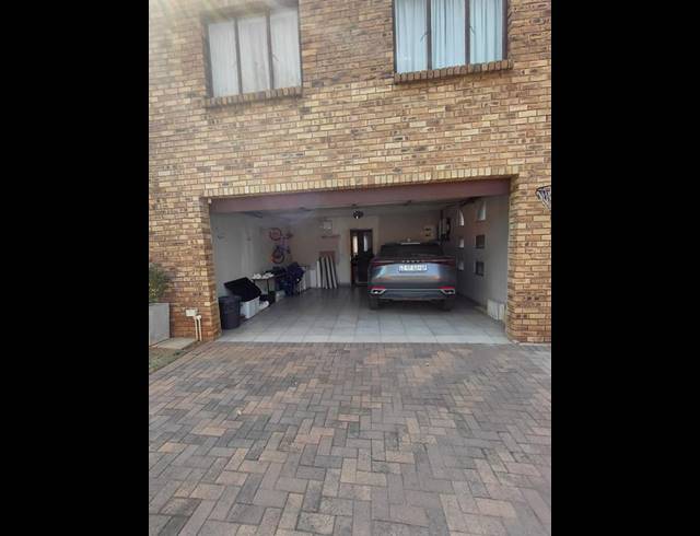 4 BEDROOM HOUSE FOR SALE IN VANDERBIJLPARK SE 4